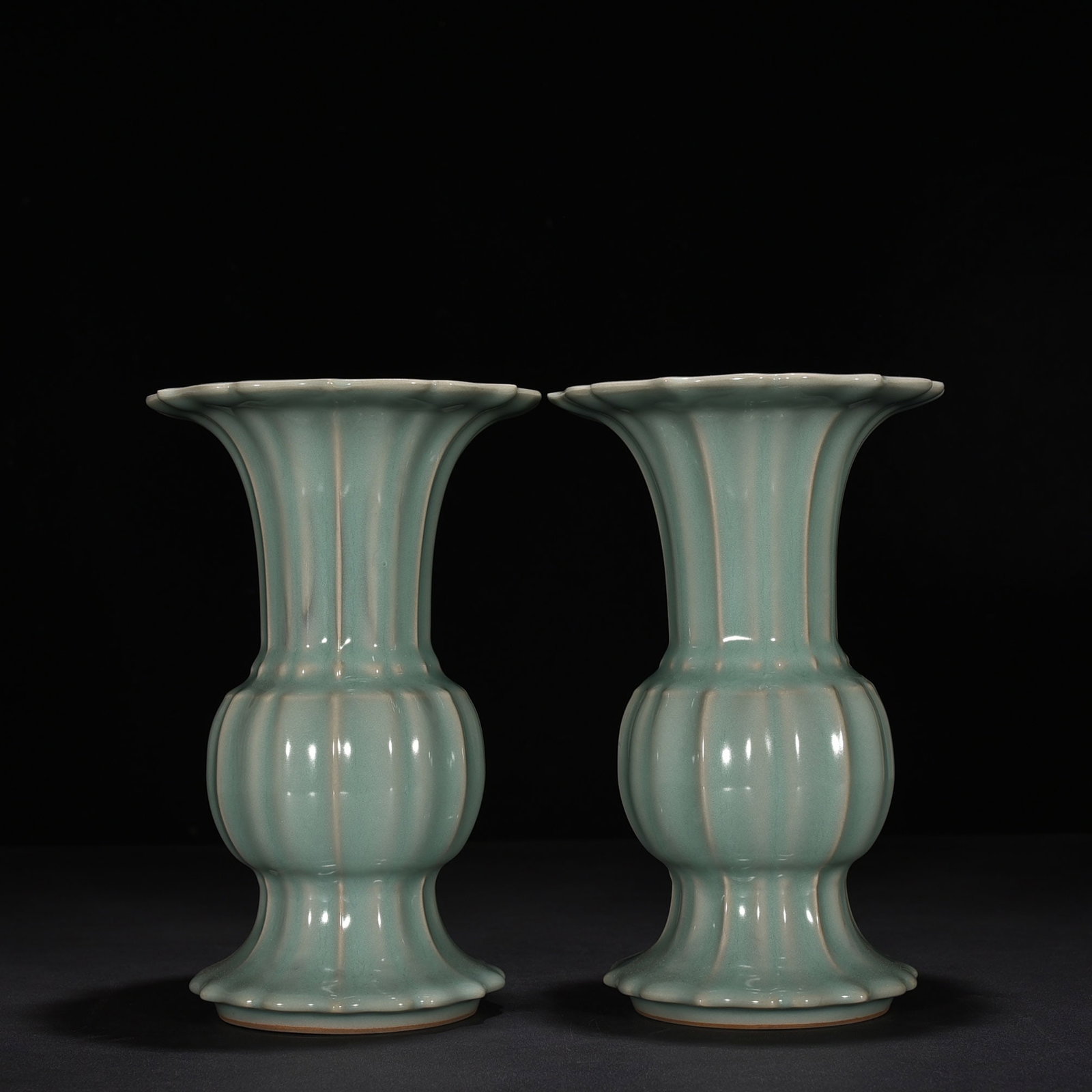 An Exquisite Chinese Longquan kiln pink celadon glaze scraper vase: Size: Height 23 cm - Width 15 cm |Materials: Porcelain |Style Dynasty: Song dynasty |Attribution: 10th-c |Object: vase