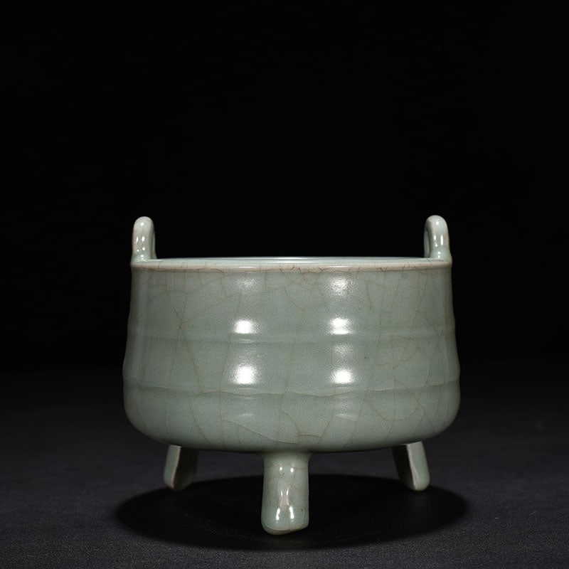 An Exquisite Chinese Longquan kiln pink celadon double-eared furnace: Size: Height 12 cm - Width 10 cm |Materials: Porcelain |Style Dynasty: Song dynasty |Attribution: 10th-c |Object: furnace