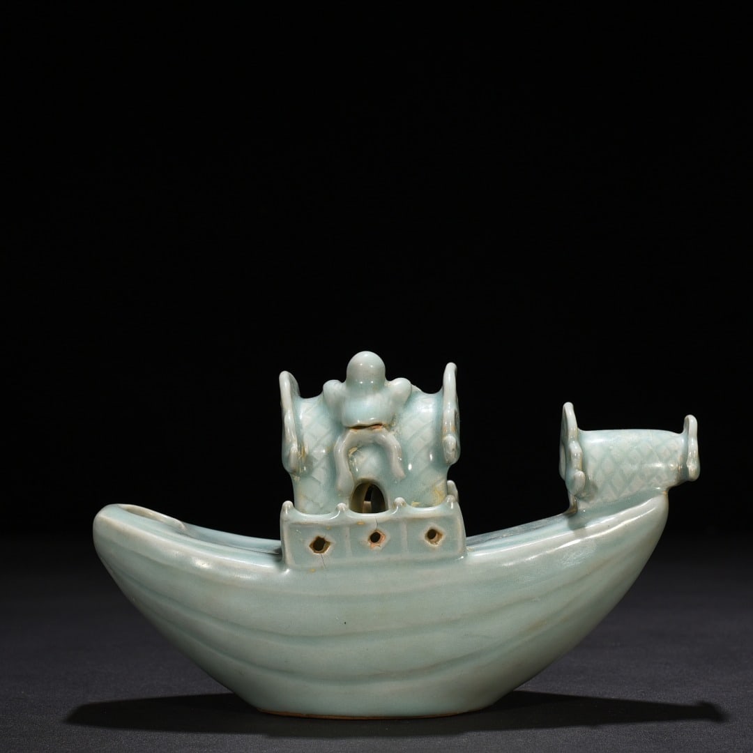 An Exquisite Chinese Longquan kiln pink celadon glaze boat-shaped water drop inkstone: Size: Width 20 cm - Height 11 cm |Materials: Porcelain |Style Dynasty: Song dynasty |Attribution: 10th-c |Object: inkstone