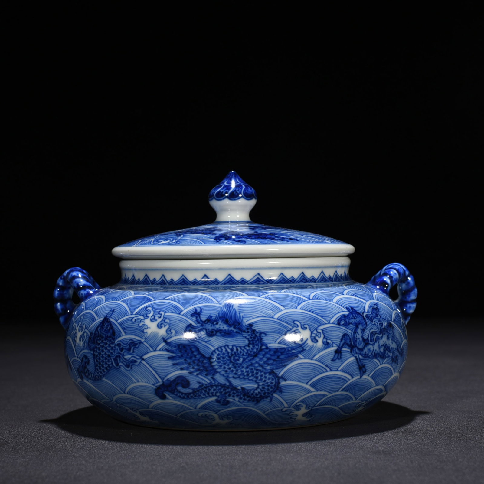 An Exquisite Chinese blue and white sea eight strange pattern double lid jar (1 of 9)