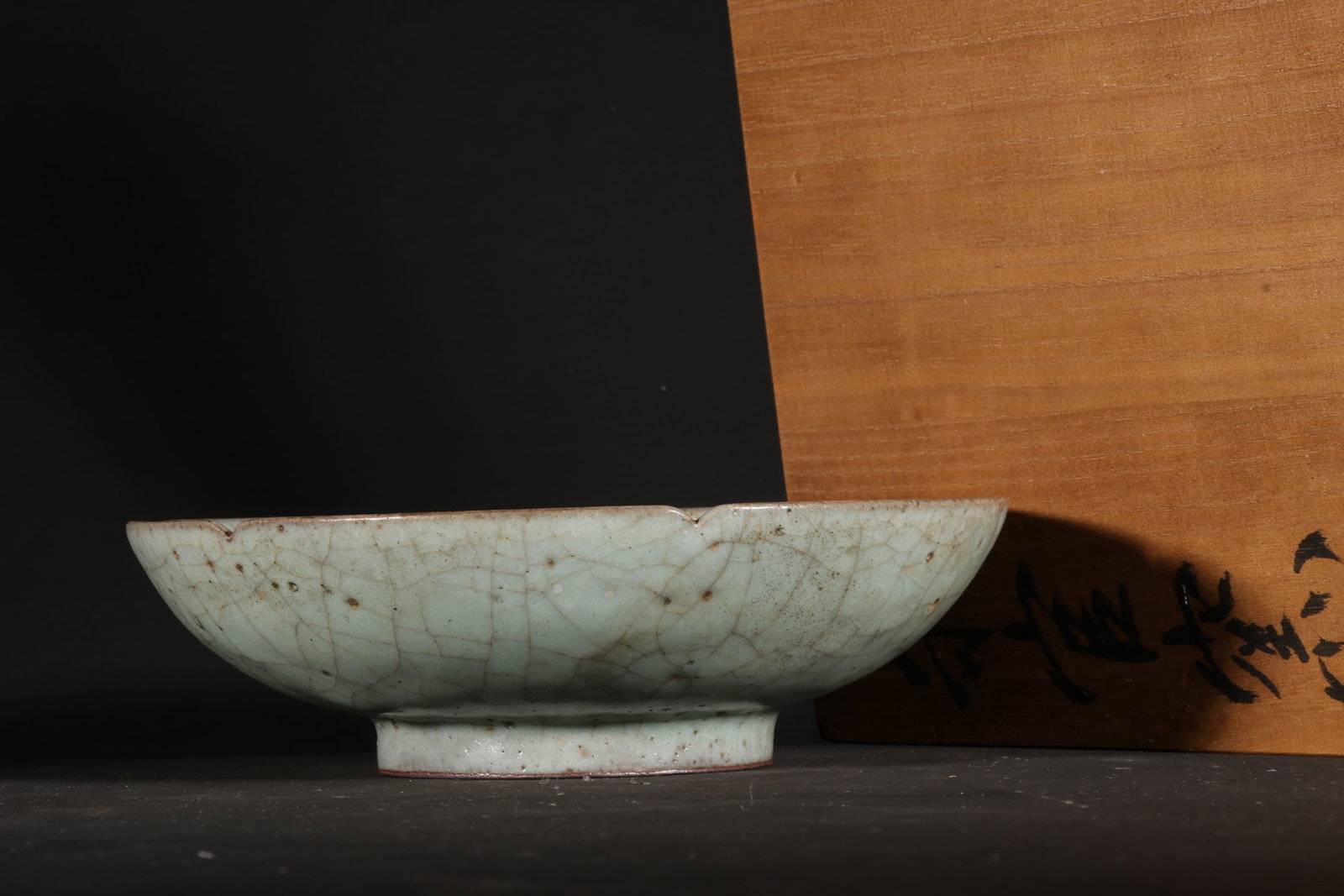 An Exquisite Chinese Official kiln pink celadon glaze mouth plate: Size: Height 5 cm - Width 16.5 cm |Materials: Porcelain |Dynasty: Song dynasty |Inscription: 10th-c |Object: plate