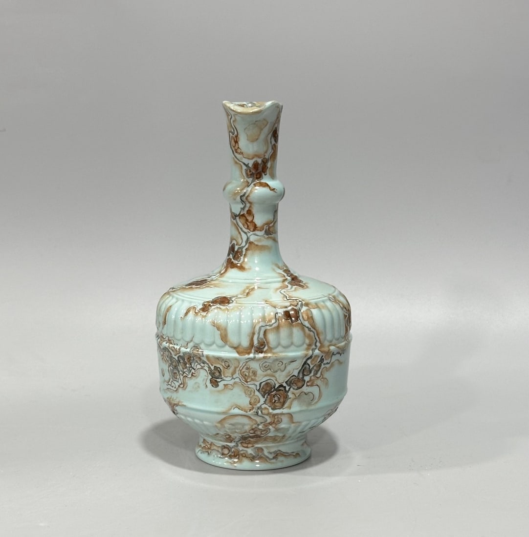 An Exquisite Chinese Bianba teapot carved with pastel stone pattern: Size: Height 17.8 cm - Width 9.5 cm |Materials: Porcelain |Dynasty: Qing dynasty |Inscription: Qianlong Mark |Object: teapot