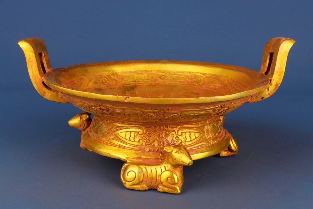 An Exquisite Chinese Gilt Bronze Sheep Foot Plate with Inscriptions: Size: Height 12 cm - Width 26 cm |Materials: Bronze |Dynasty: Han dynasty |Attribution: 1st to 3rd-C |Object: Bell