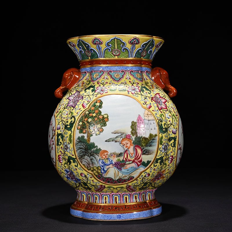 An Exquisite Chinese yellow ground enamel window Western figure elephant ear statue: Size: Height 21 cm - Width 17 cm |Materials: Porcelain |Dynasty: Qing dynasty |Inscription: Qianlong Mark |Object: statue