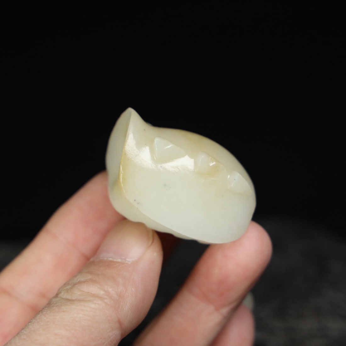 Chinese Natural Jade Carved turtle shells: Size: Width 4.2 cm - Height 2.8 cm |Materials: Jade |Dynasty: Qing dynasty |Inscription: Qianlong Period |Object: turtle shells