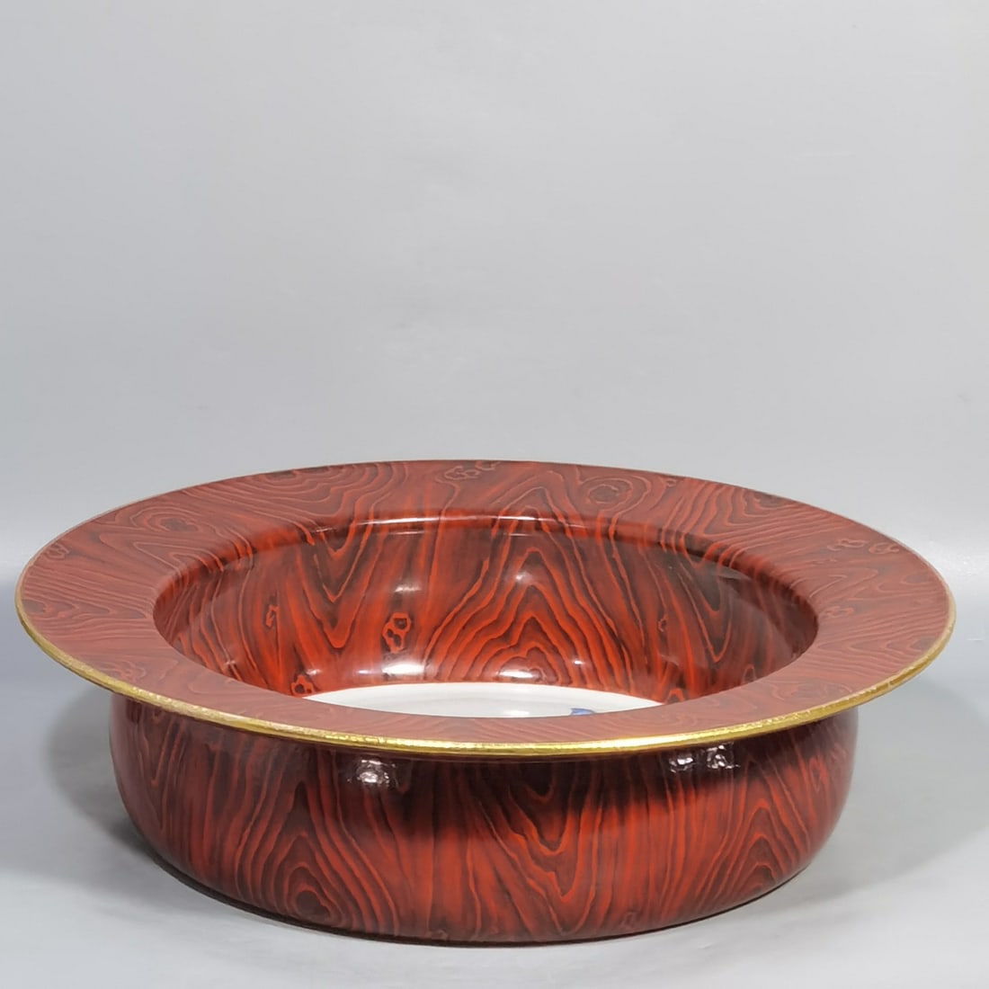 An Exquisite Chinese wood grain glaze pastel landscape figures folded edge and wash: Size: Width 29 cm - Height 7 cm |Materials: Porcelain |Dynasty: Qing dynasty |Inscription: Qianlong Mark |Object: washer