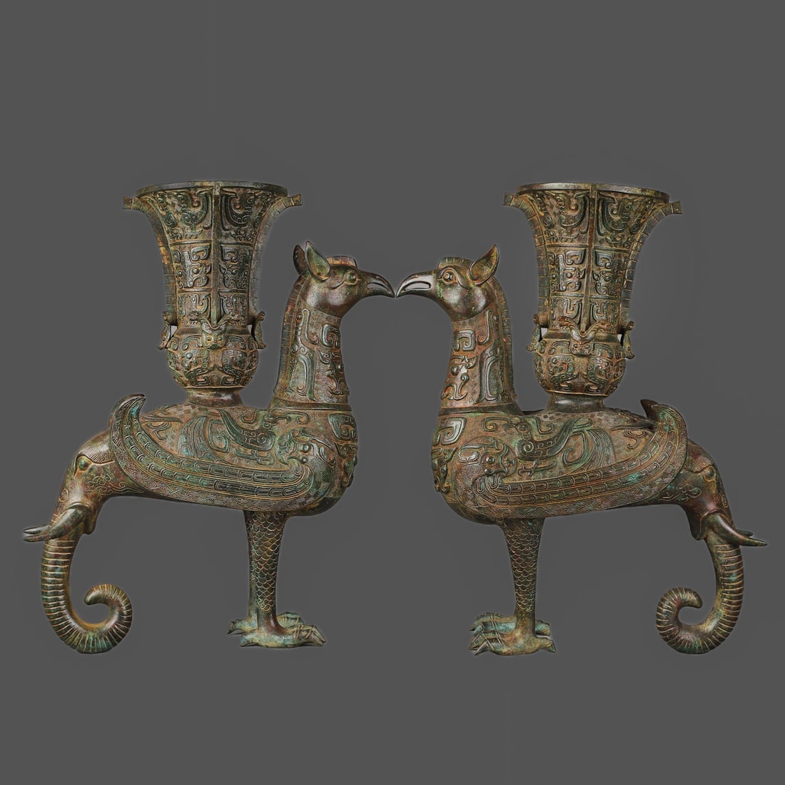 An Exquisite Chinese A pair of bronze bird statues: Size: Height 56 cm - Width 46 cm |Materials: Bronze |Dynasty: zhou dynasty |Attribution: 700-BC |Object: Bell