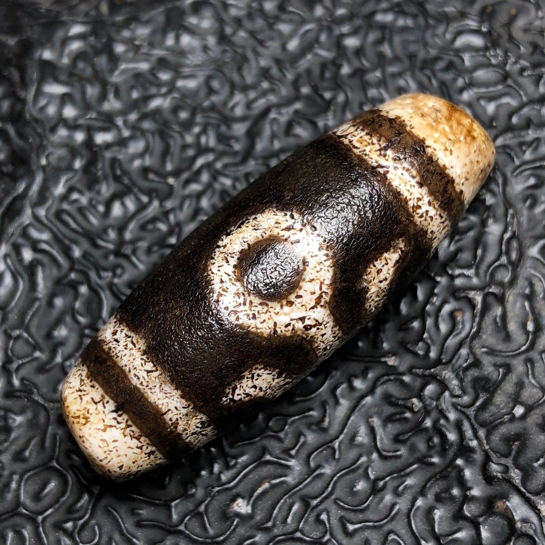 Chinese Natural Jade Carved Dzi Beads: Size: Width 4 cm - Height 1.5 cm |Materials: Jade |Dynasty: Qing dynasty |Inscription: Qianlong Period |Object: Dzi Beads