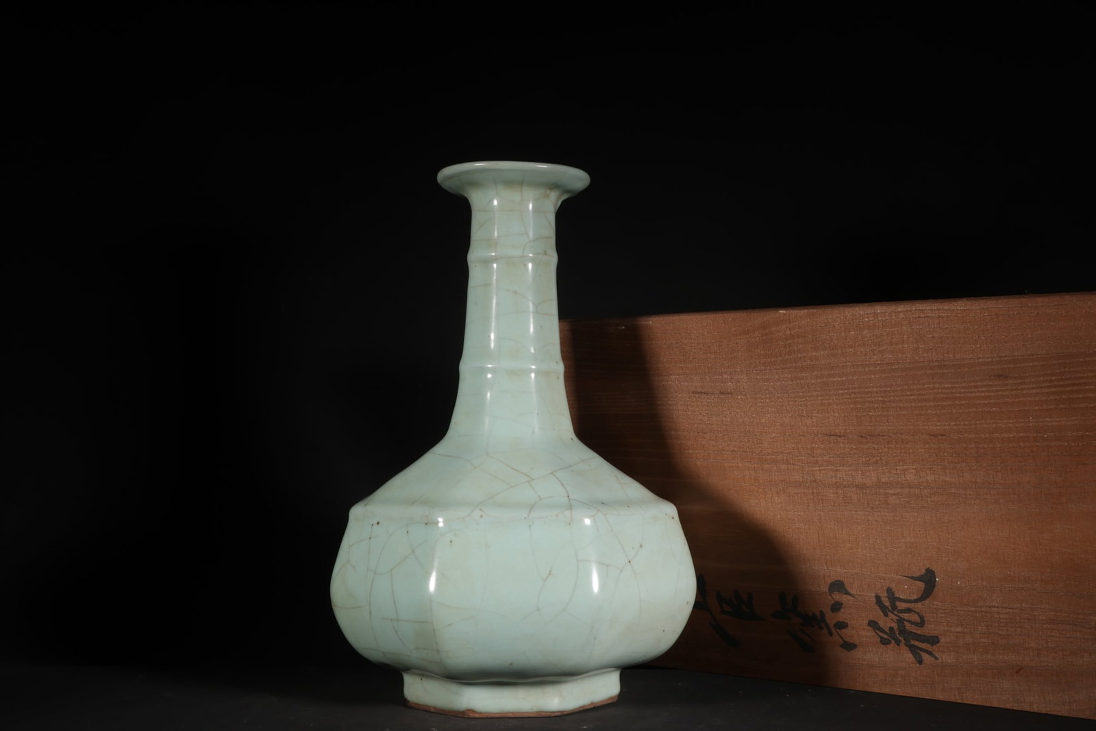 An Exquisite Chinese Guan kiln light pink celadon glazed dish mouth vase: Size: Height 30 cm - Width 20.5 cm |Materials: Porcelain |Dynasty: Song dynasty |Inscription: 10th-c |Object: vase