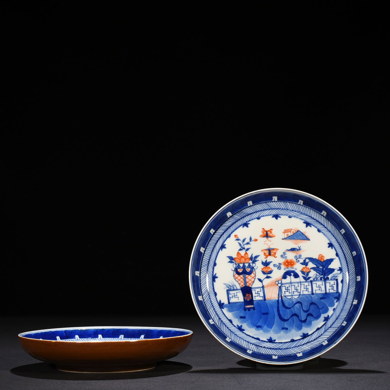 An Exquisite ChineseKangxi Purple Gold Glaze Blue and White Alum Red Courtyard Flower Pattern Plate (1 of 6)