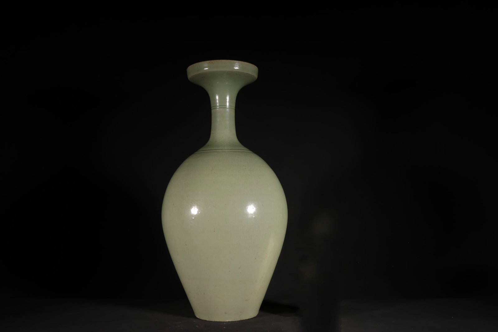 An Exquisite Chinese Yue kiln thin neck dish mouth bottle: Size: Height 34.8 cm - Width 17.5 cm |Materials: Porcelain |Dynasty: Song dynasty |Inscription: 10th-c |Object: bottle