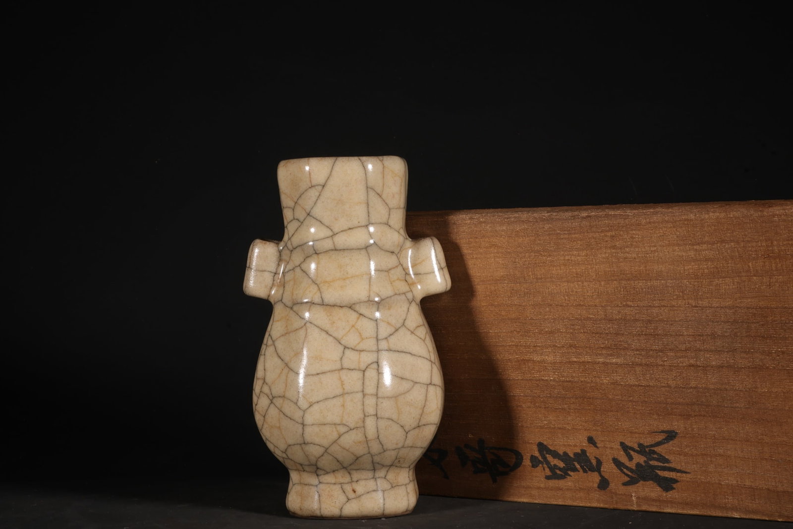 An Exquisite Chinese Ge Kiln beige glaze small vase (1 of 9)