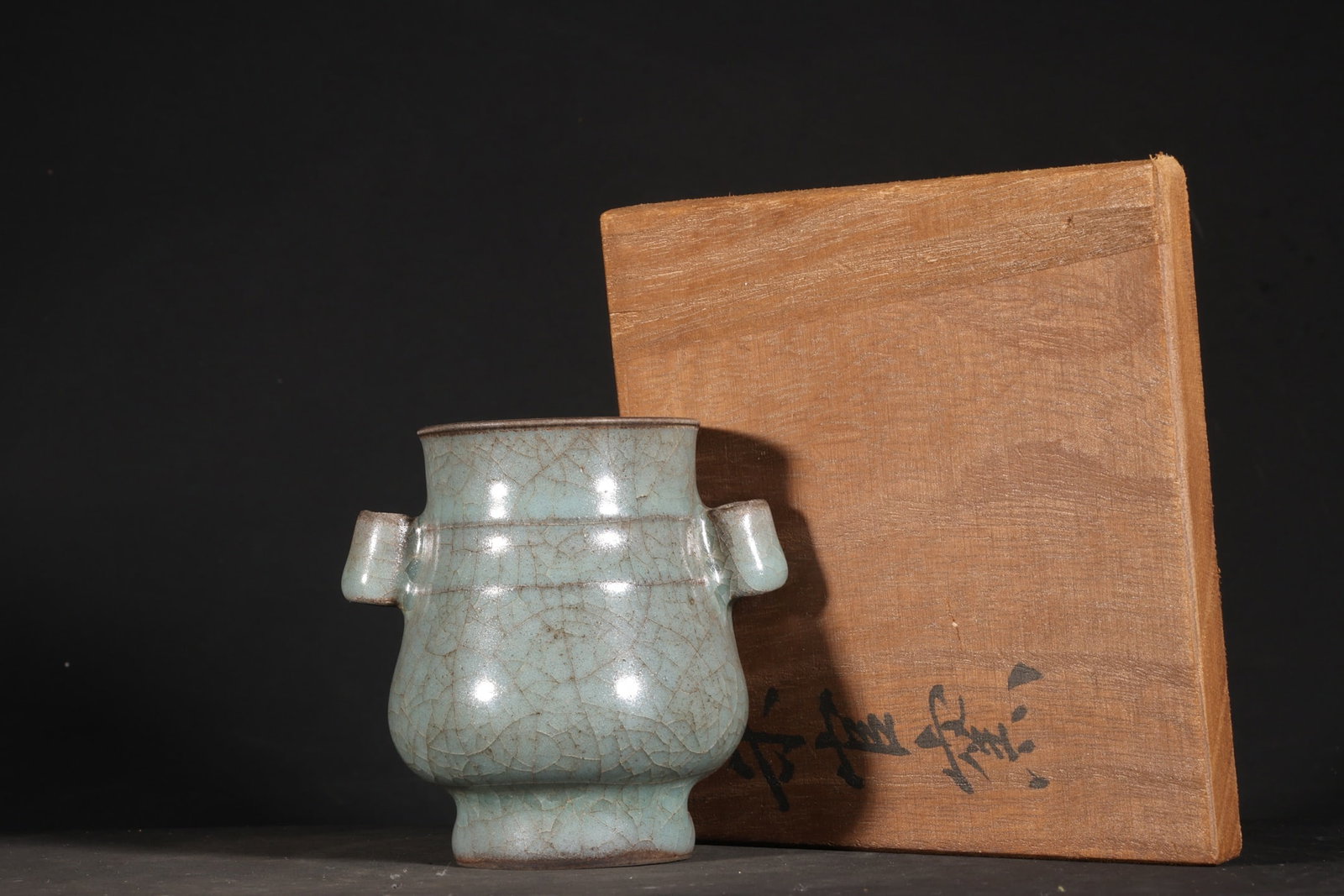An Exquisite Chinese Official kiln string pattern goes small bottle: Size: Height 7.8 cm - Width 8 cm |Materials: Porcelain |Dynasty: Song dynasty |Inscription: 10th-c |Object: bottle