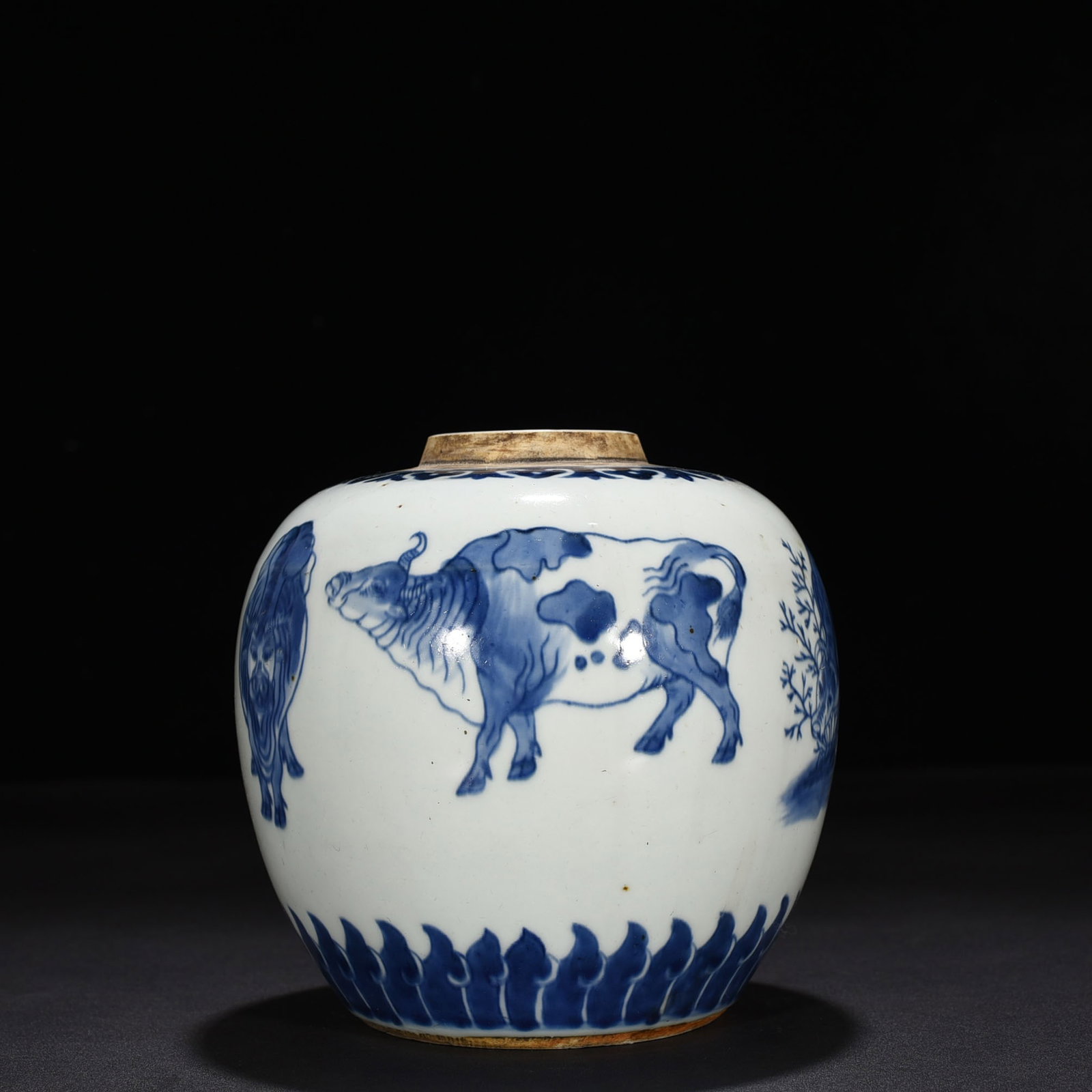 An Exquisite Chineseblue and white five-ox pattern jar (1 of 6)