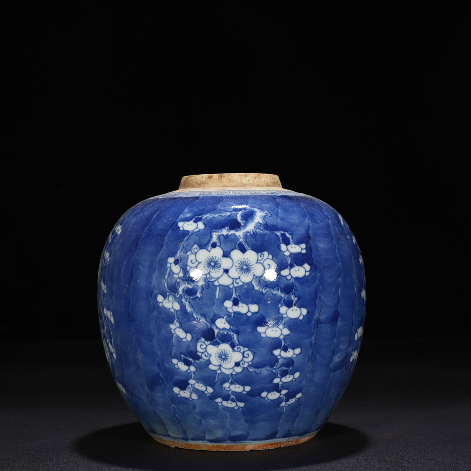 An Exquisite Chineseblue and white ice plum pattern jar (1 of 6)