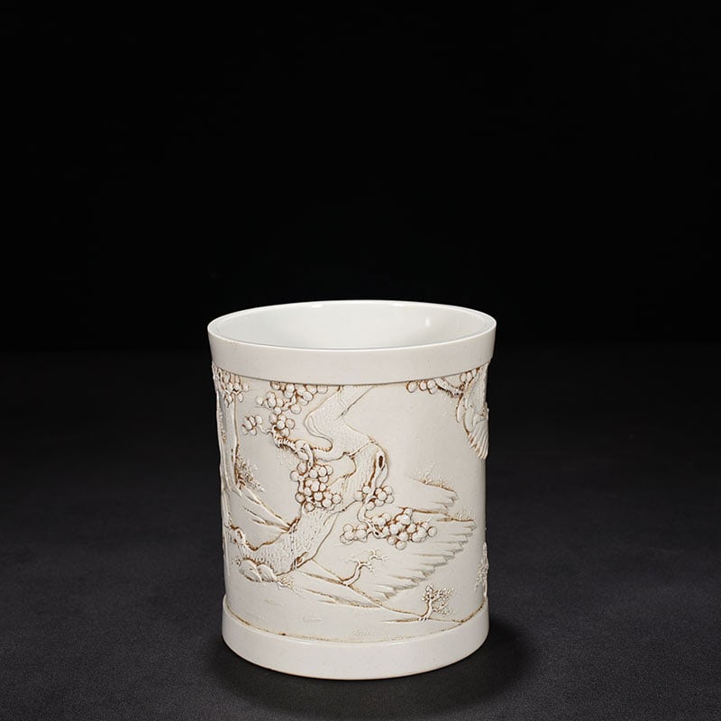 An Exquisite Chinesecarved pine and crane pen holder: Size: Height 14.5 cm - Width 12.7 cm |Materials: Porcelain |Dynasty: Qing dynasty |Inscription: Qianlong Mark |Object: pen holder