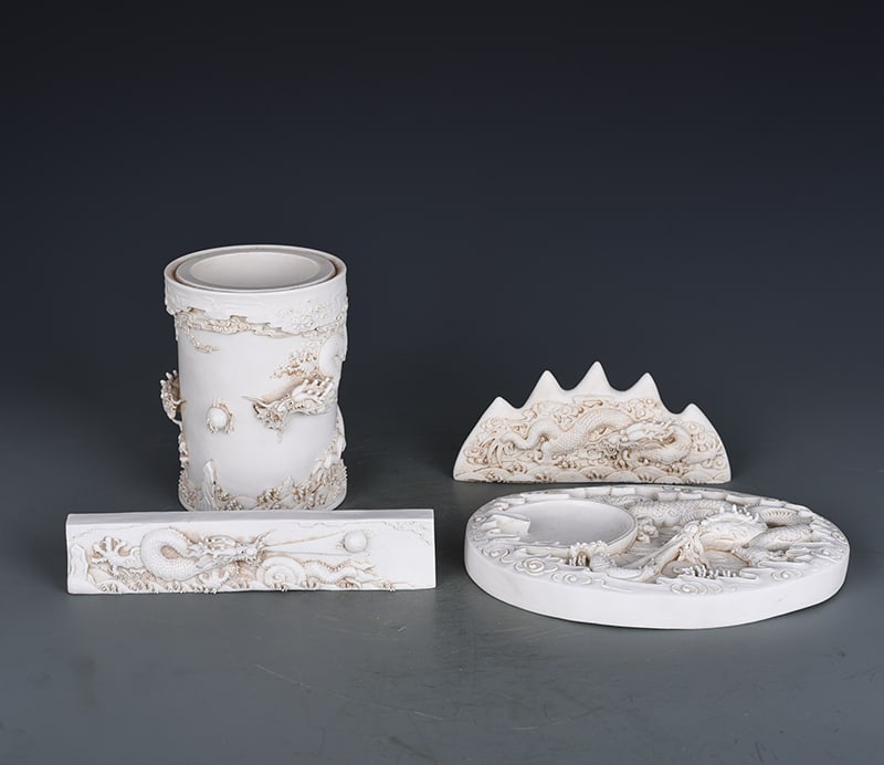An Exquisite Chinese carved dragon pattern Four Treasures of the Study Stationery: Size: Width 13 cm - Height 10 cm |Materials: Porcelain |Dynasty: Qing dynasty |Inscription: Kangxi Mark |Object: pots