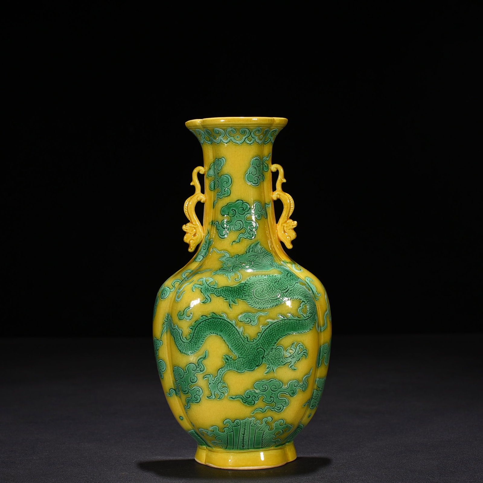 An Exquisite Chinese delicate yellow glaze carved green dragon pattern wall vase: Size: Height 20 cm - Width 10 cm |Materials: Porcelain |Dynasty: Qing dynasty |Inscription: Yongzheng Mark |Object: vase