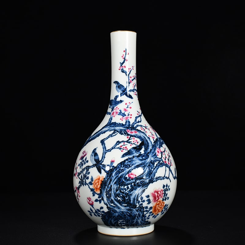 An Exquisite Chinese Doucai happy brow bile vase: Size: Height 36 cm - Width 19 cm |Materials: Porcelain |Dynasty: Qing dynasty |Inscription: Yongzheng Mark |Object: vase