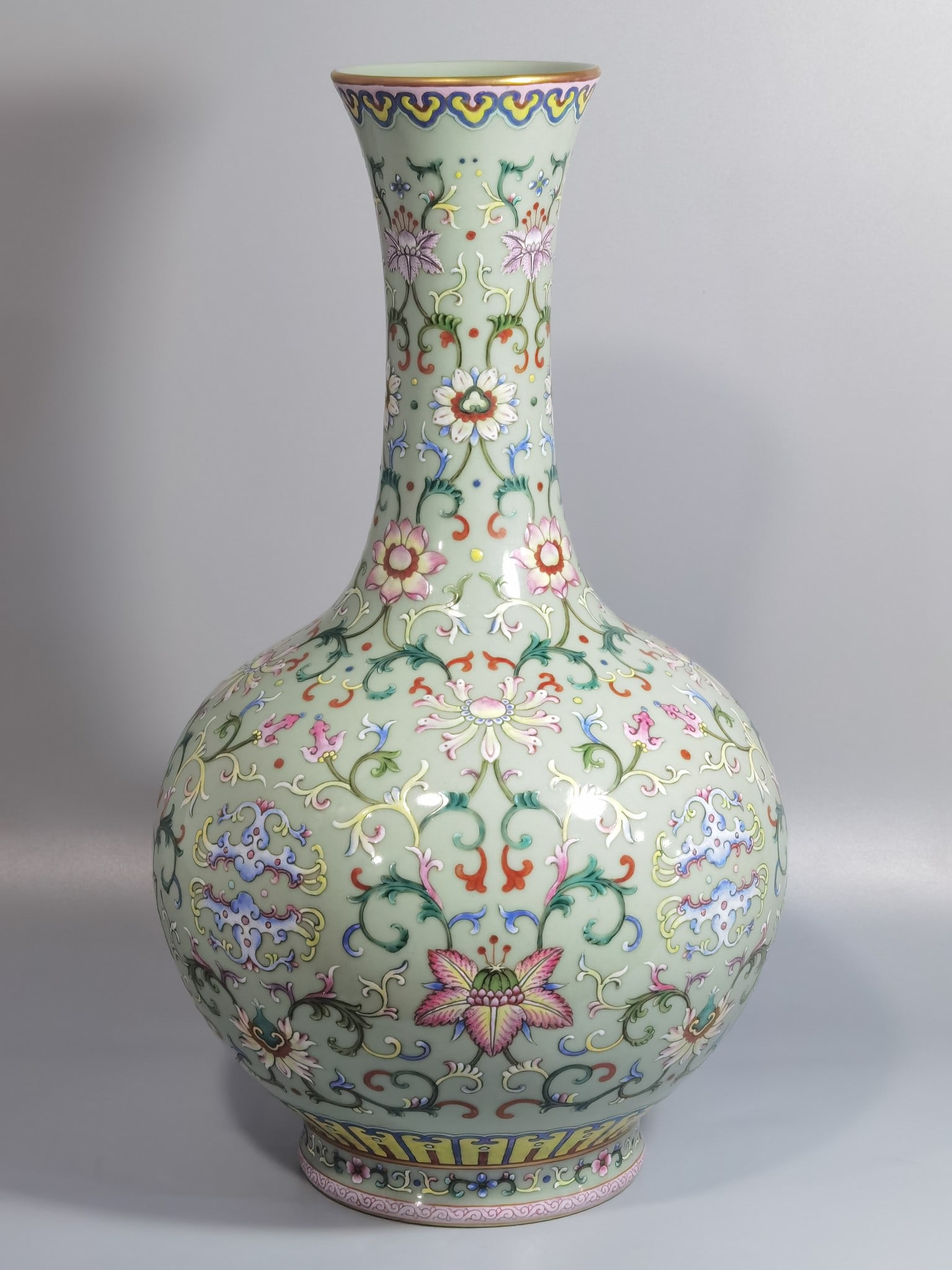 An Exquisite Chinese bean green glaze and pastel Xipan lotus pattern vase: Size: Height 40 cm - Width 23 cm |Materials: Porcelain |Dynasty: Song dynasty |Inscription: Qianlong Mark |Object: vase