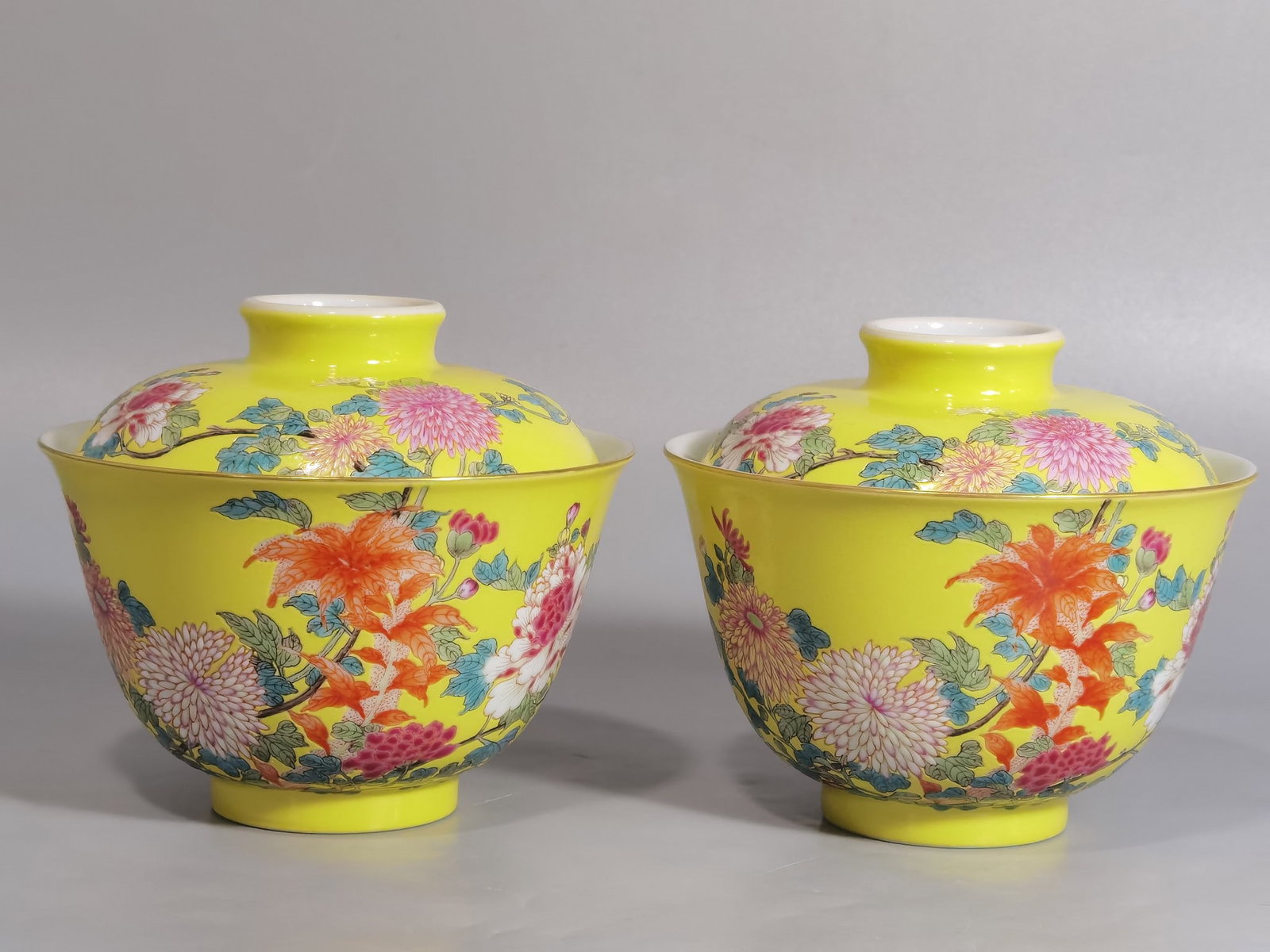 An Exquisite Chinese a pair of yellow ground pastel hibiscus flower bowls: Size: Width 10.7 cm - Height 9.3 cm |Materials: Porcelain |Dynasty: Qing dynasty |Inscription: Qianlong Mark |Object: bowl