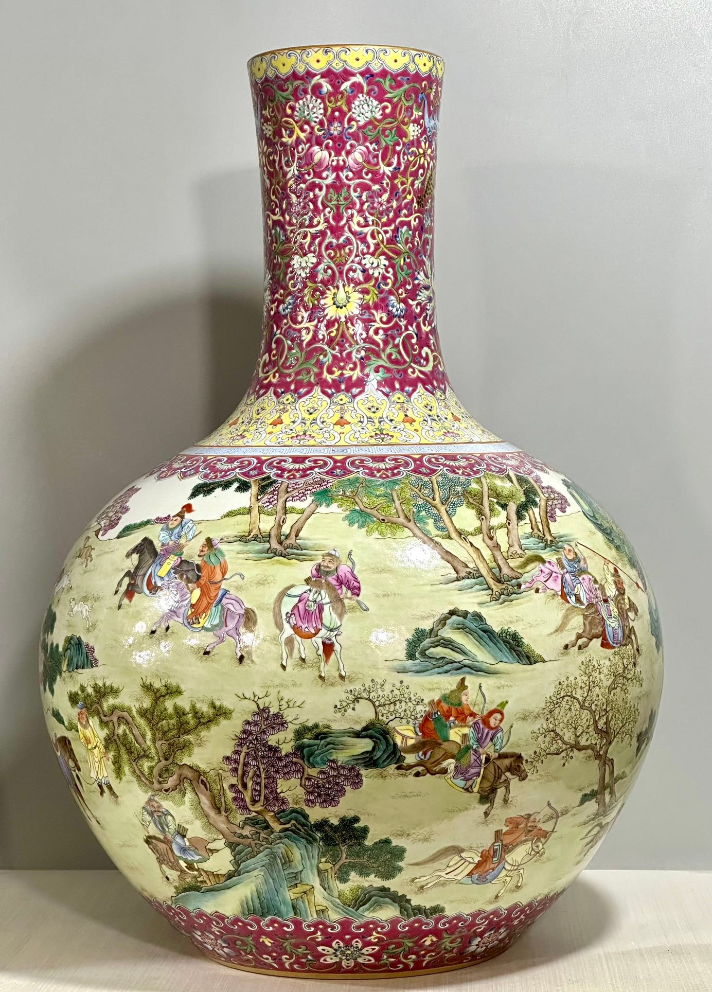 An Exquisite Chinese Yangcai celestial vase - 4