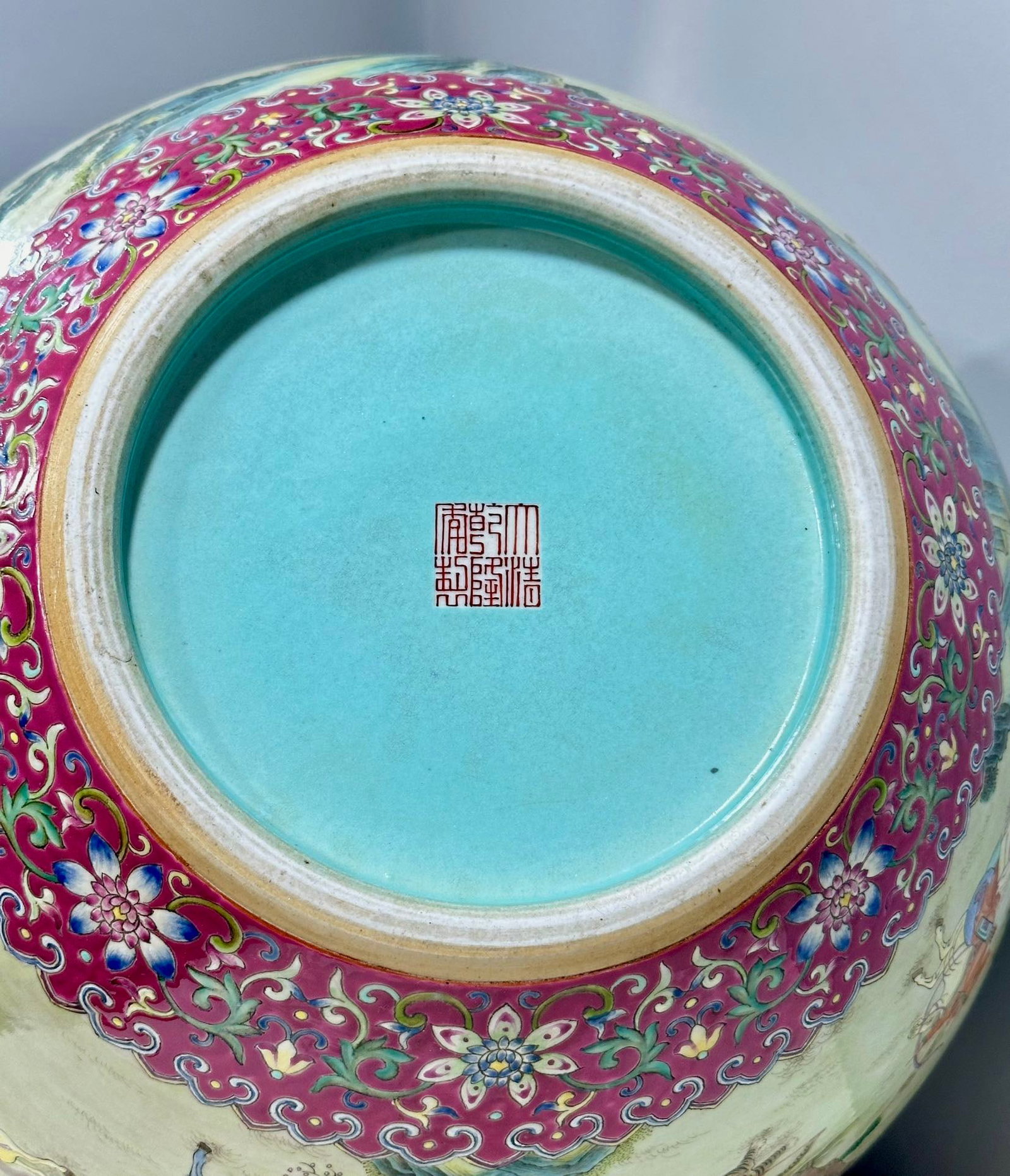 An Exquisite Chinese Yangcai celestial vase - 8