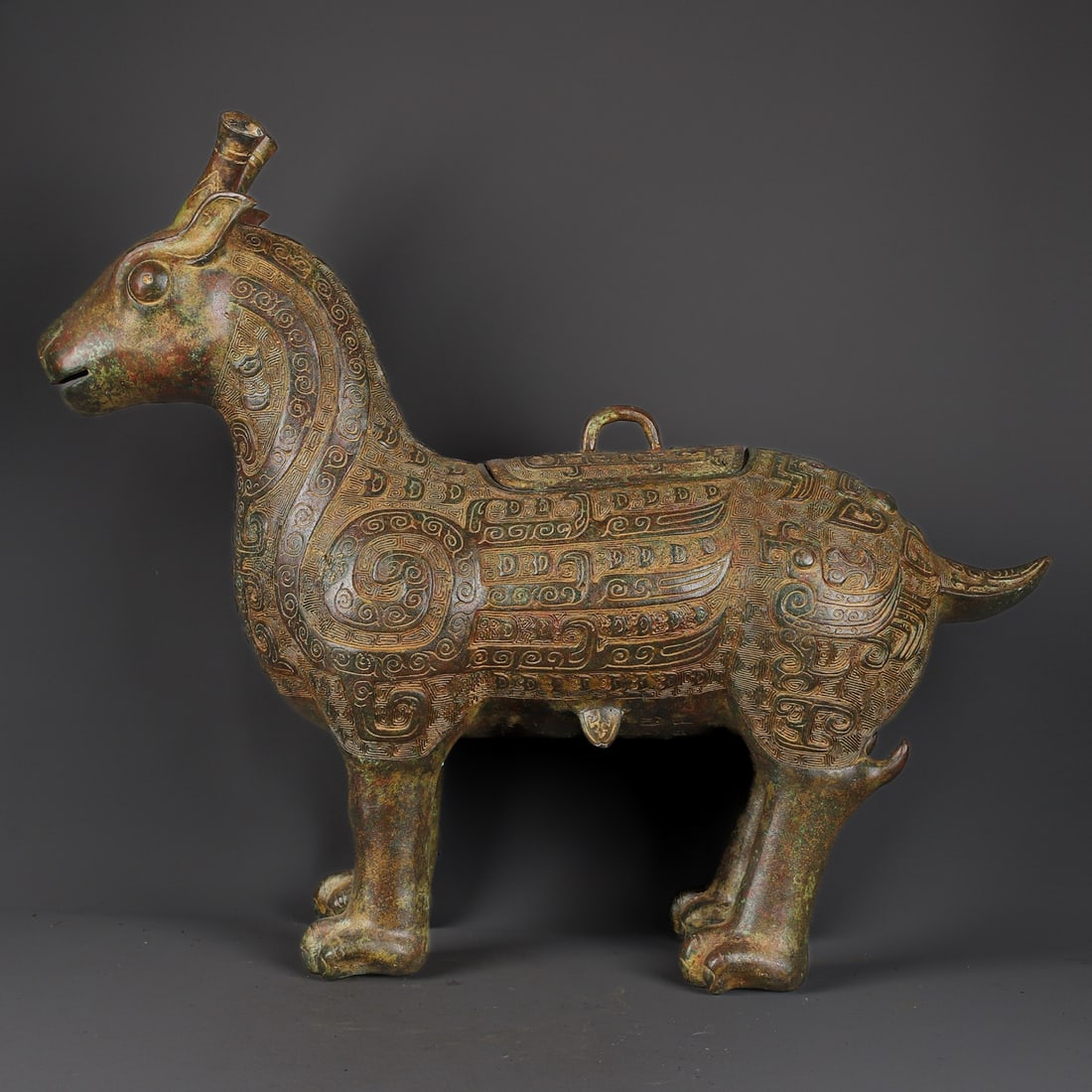 An Exquisite Chinese Bronze Man Gong Xi Zun: Size: Height 53 cm - Width 65 cm |Materials: Bronze |Dynasty: zhou dynasty |Attribution: 700-BC |Object: Bell