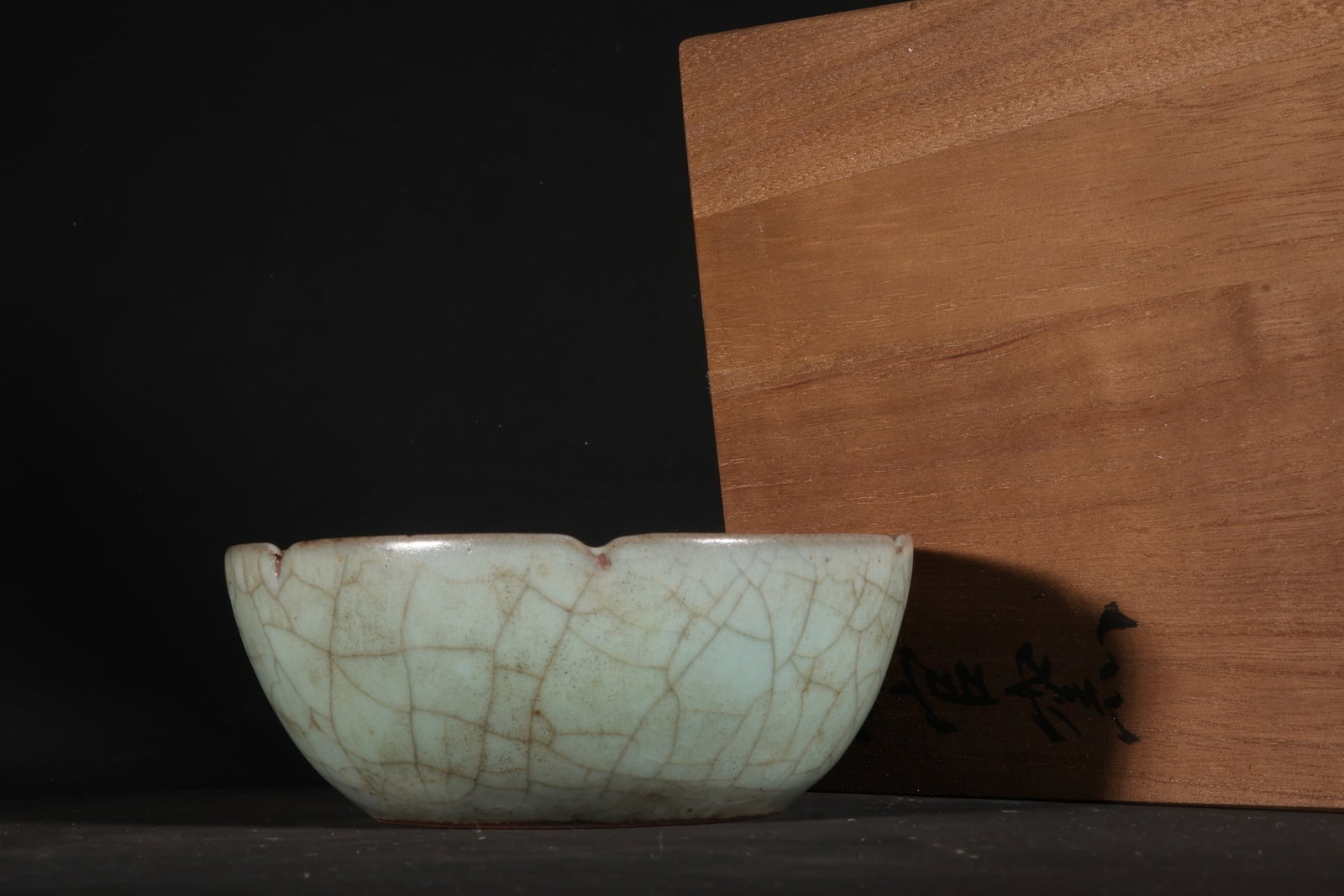 An Exquisite Chinese Official kiln pink celadon glaze sunflower washer: Size: Height 5.2 cm - Width 13.2 cm |Materials: Porcelain |Dynasty: Song dynasty |Inscription: 10th-c |Object: washer