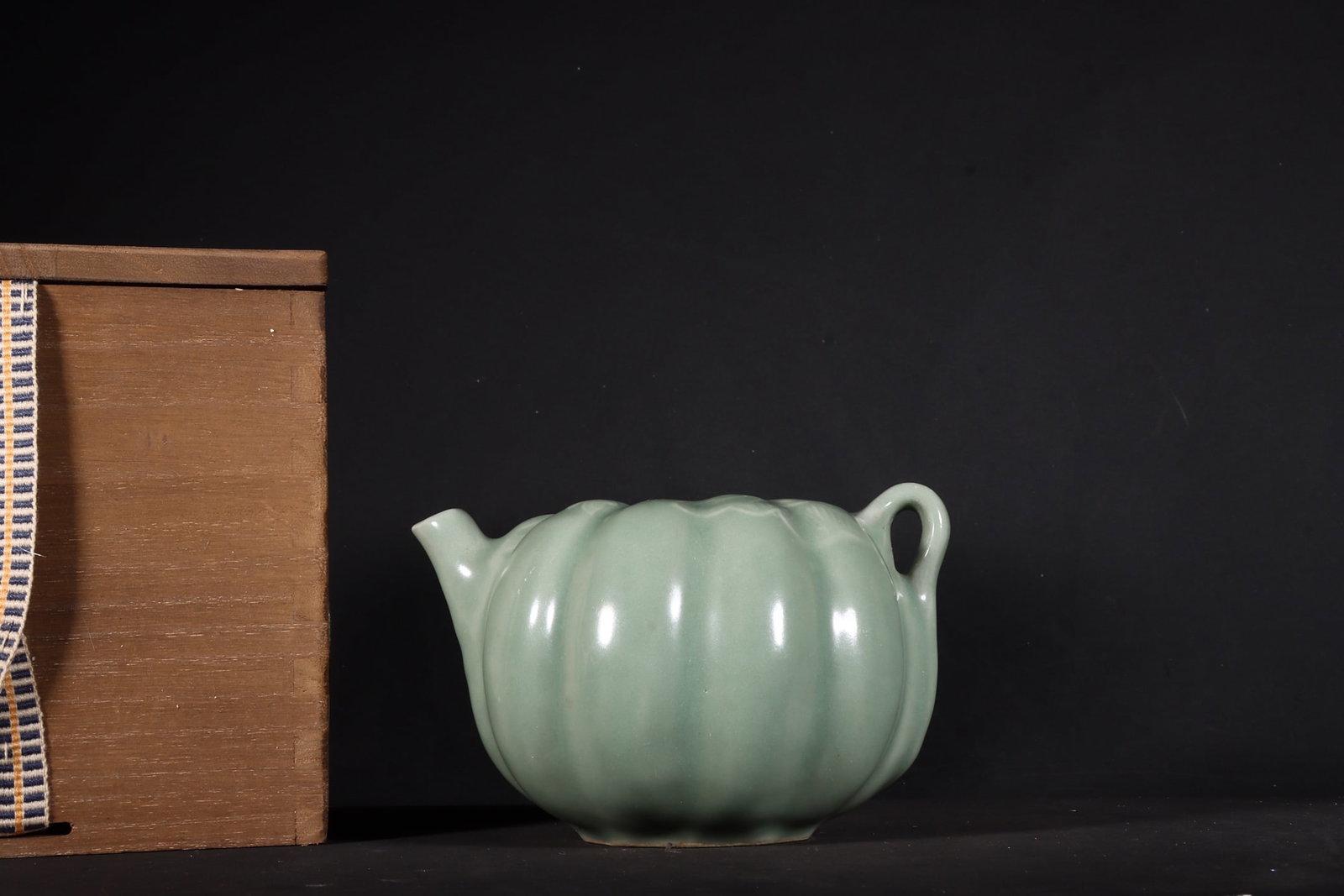 An Exquisite Chinese Longquan pink green glaze pumpkin pot: Size: Height 8.3 cm - Width 12.6 cm |Materials: Porcelain |Dynasty: Song dynasty |Inscription: 10th-c |Object: pot
