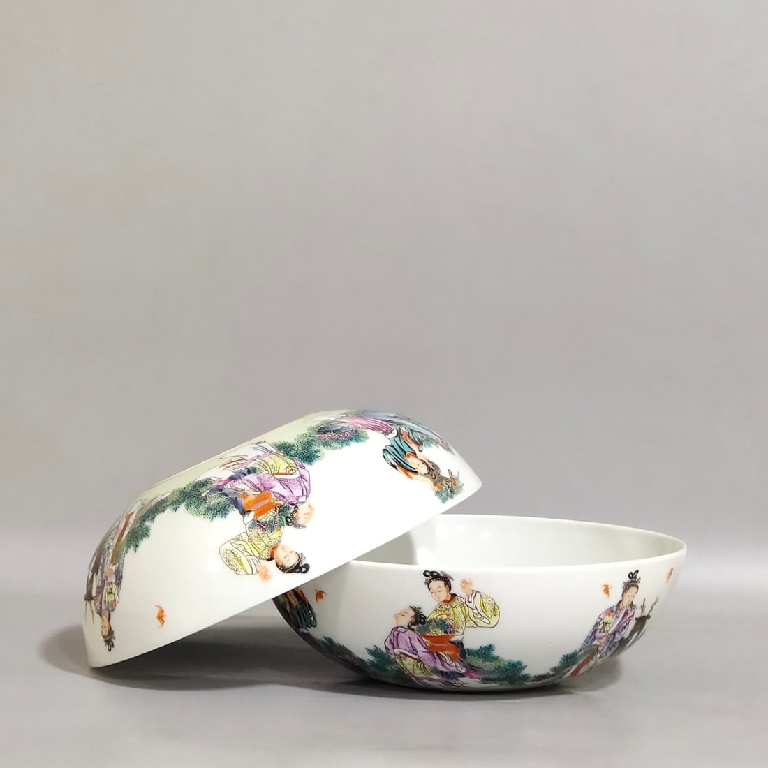 An Exquisite Chinese birthday celebration bowl: Size: Width 12.6 cm - Height 4 cm |Materials: Porcelain |Dynasty: Qing dynasty |Inscription: Qianlong Mark |Object: bowl