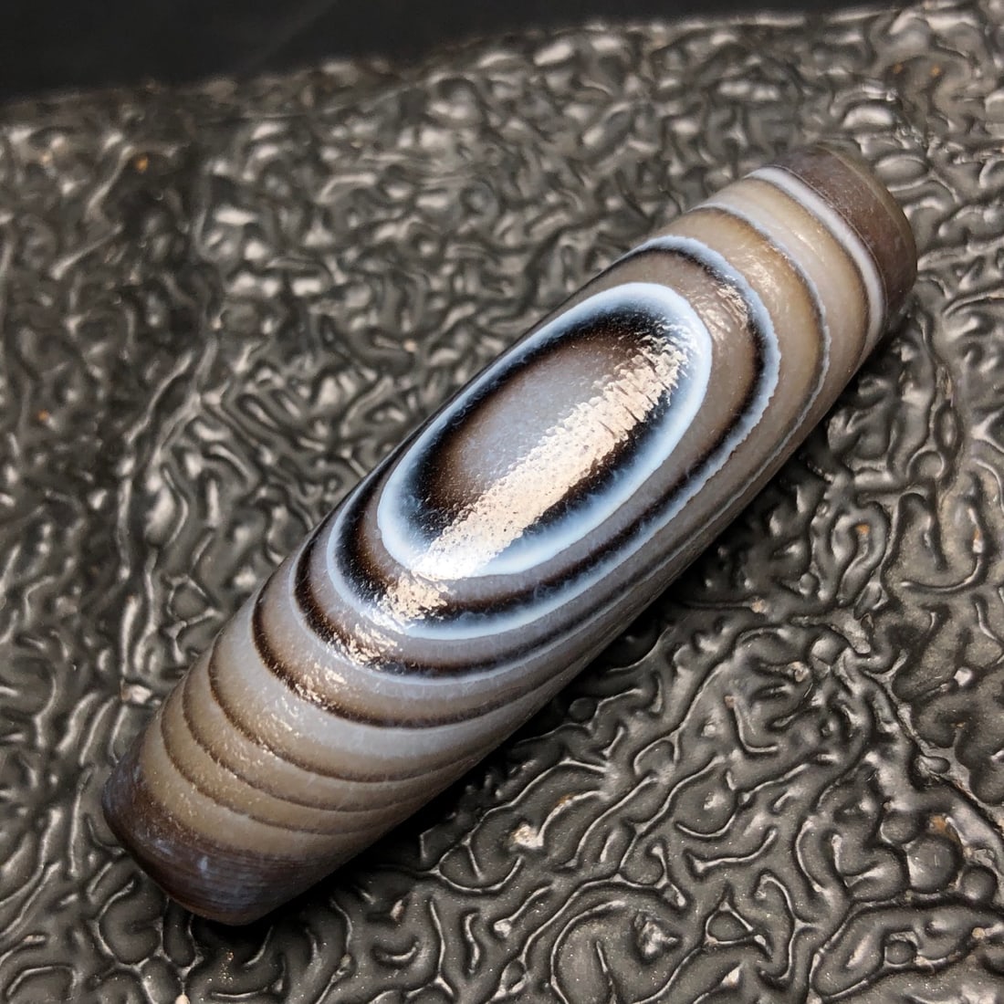 Chinese Natural Jade Carved Dzi beads: Size: Width 5 cm - Height 1.5 cm |Materials: Jade |Dynasty: Qing dynasty |Inscription: Qianlong Period |Object: Dzi beads