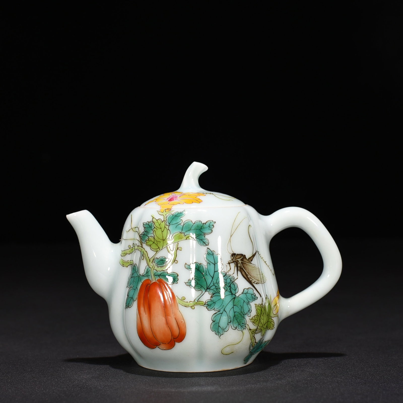 An Exquisite Chinese pastel melon and fruit pattern pot: Size: Height 12 cm - Width 8 cm |Materials: Porcelain |Dynasty: Qing dynasty |Inscription: Yongzheng Mark |Object: pot