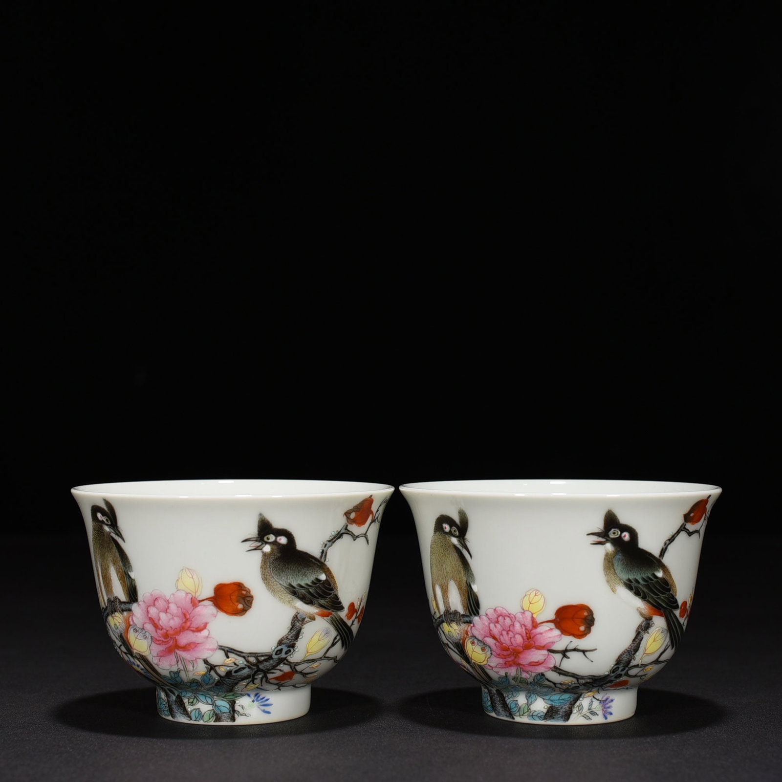 An Exquisite Chinese pastel flower and bird pattern cup: Size: Width 9 cm - Height 6 cm |Materials: Porcelain |Dynasty: Qing dynasty |Inscription: Yongzheng Mark |Object: cup