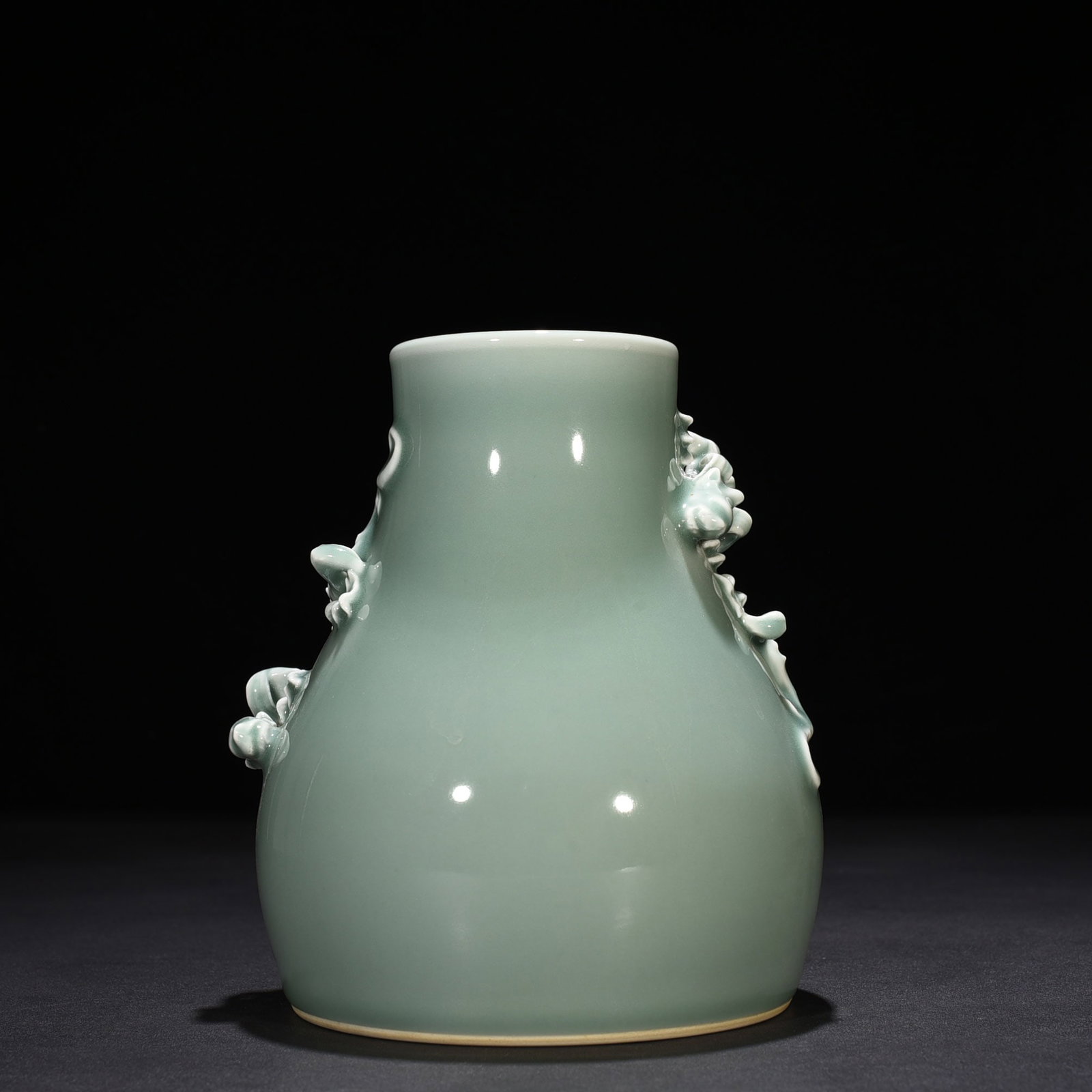 An Exquisite Chinese pink celadon glaze plate dragon statue: Size: Height 18 cm - Width 14 cm |Materials: Porcelain |Dynasty: Qing dynasty |Inscription: Yongzheng Mark |Object: statue