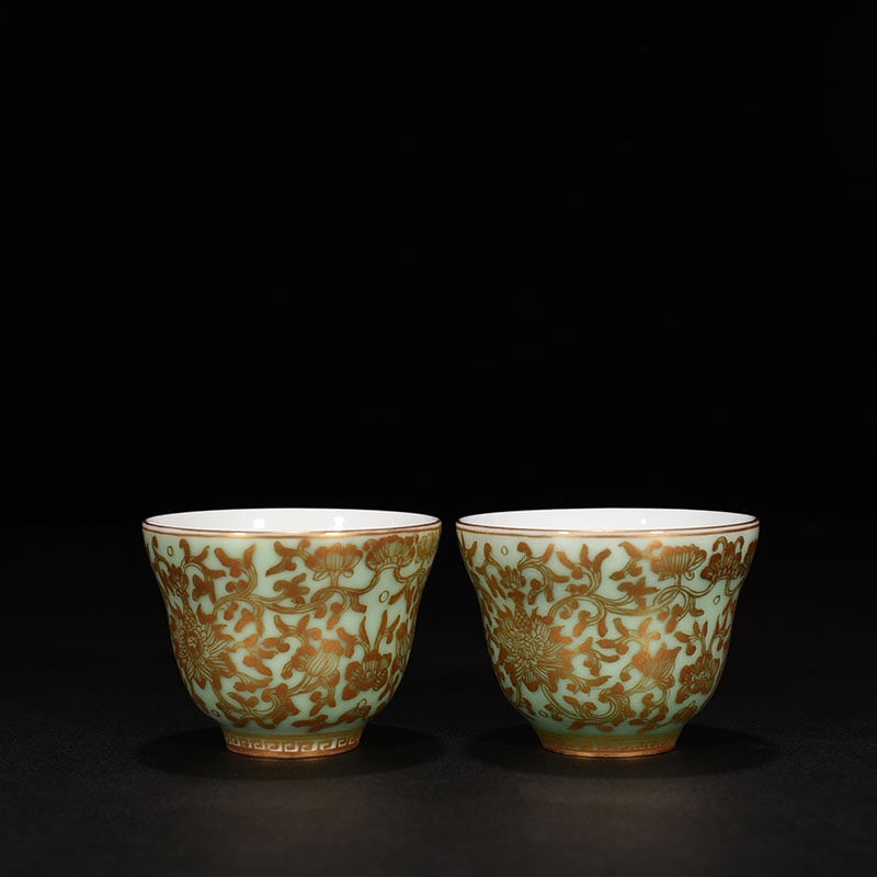 An Exquisite Chinese bean green glaze cup with gilded branches: Size: Height 7 cm - Width 5.2 cm |Materials: Porcelain |Dynasty: Qing dynasty |Inscription: Yongzheng Mark |Object: cup