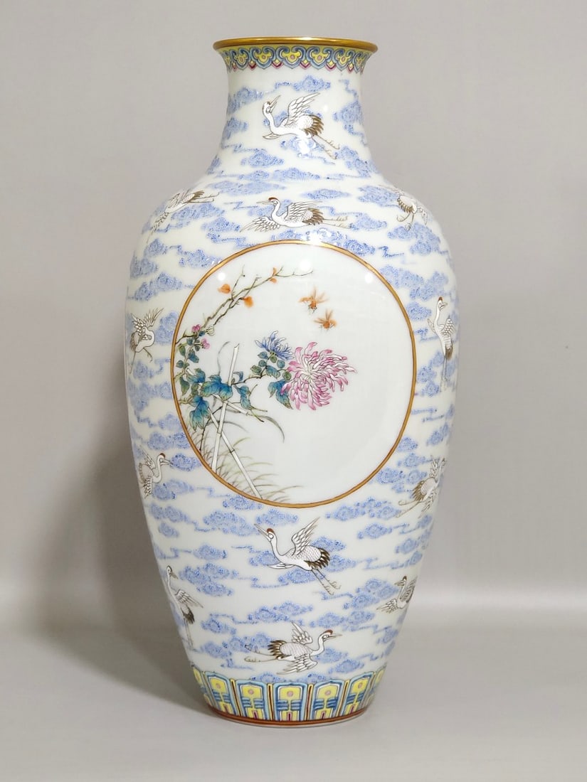 An Exquisite Chinese A window-opening flower vase with clouds: Size: Height 27.5 cm - Width 13 cm Materials: Porcelain Dynasty: Qing dynasty Inscription: Qianlong Mark Object: vase