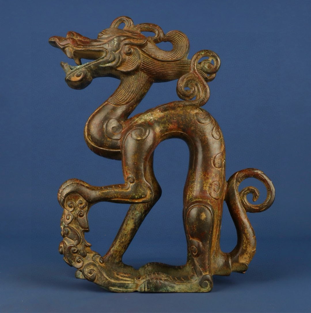 An Exquisite Chinese Bronze Dragon Zun: Size: Height 32 cm - Width 27 cm Materials: Bronze Dynasty: Han dynasty Attribution: 1st to 3rd-C Object: Bell