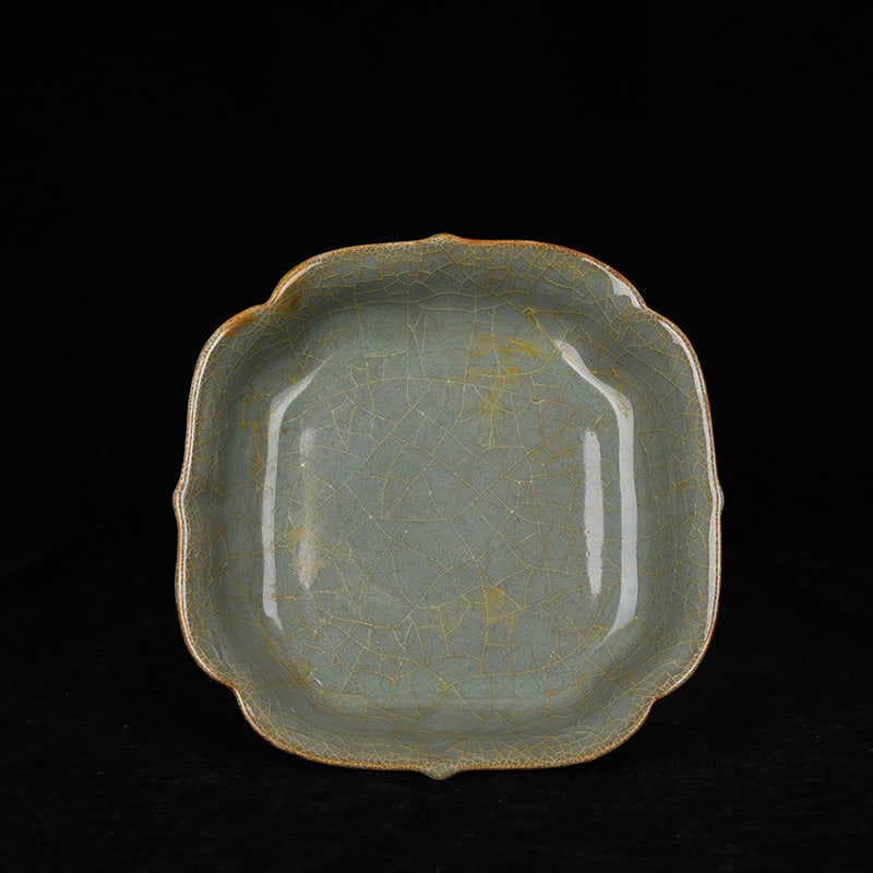 An Exquisite Chinese Official Kiln Square Plate: Size: Height 4 cm - Widthh 17.5cm Materials: Porcelain Dynasty: Song dynasty Attribution: 10th-c Period Object: plate