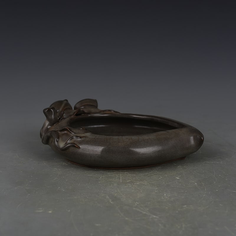 An Exquisite Chinese official kiln peach shaped washer: Size: Height 6 cm - Widthh 22 cm Materials: Porcelain Dynasty: Song dynasty Attribution: 10th-c Period Object: washer