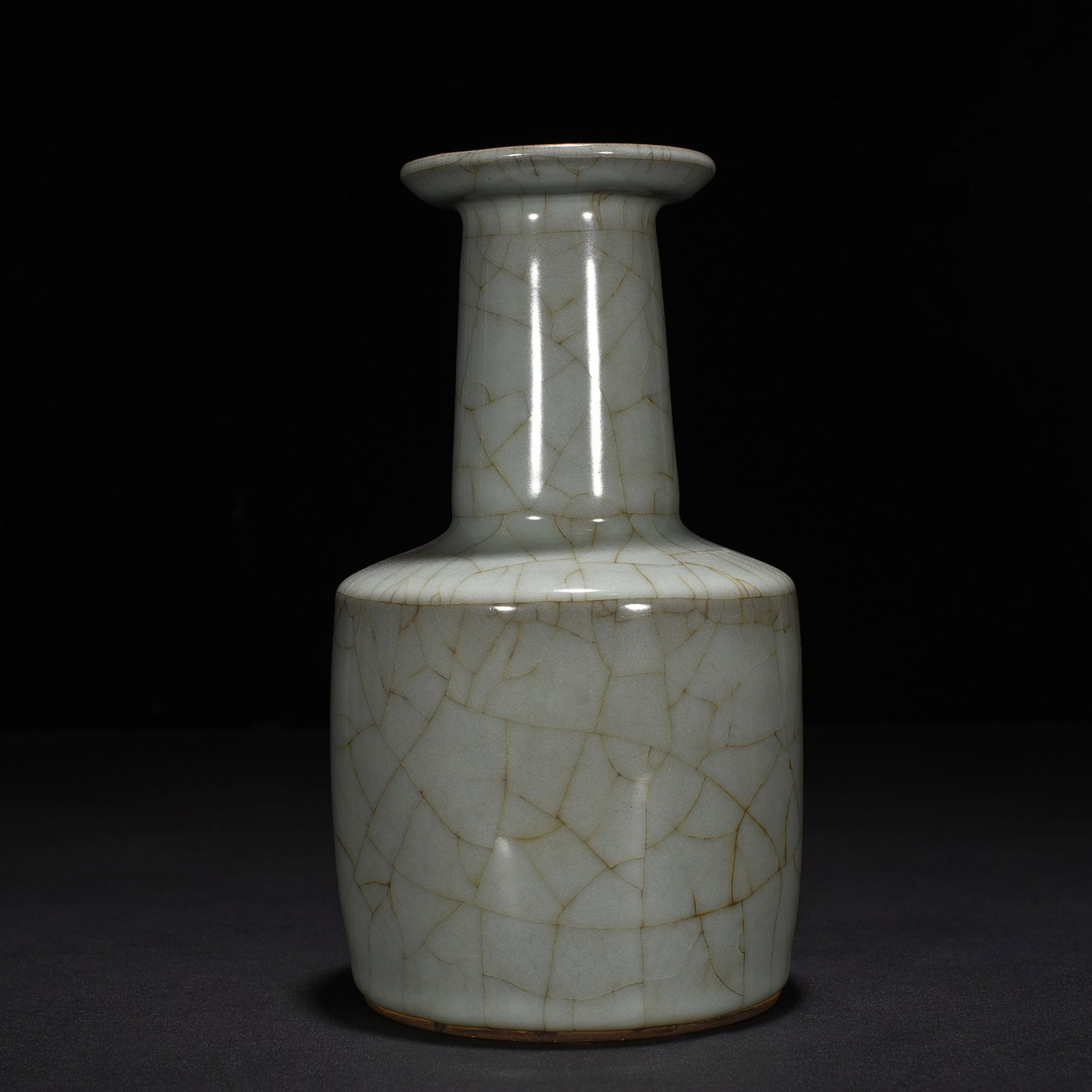 An Exquisite Chinese official kiln paper mallet bottle: Size: Height 23 cm - Widthh 12 cm Materials: Porcelain Dynasty: Song dynasty Attribution: 10th-c Period Object: bottle