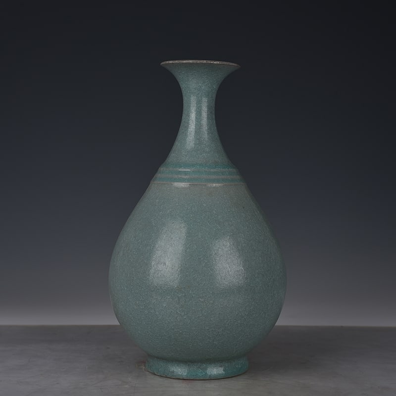An Exquisite Chinese Ru kiln azure glaze jade pot spring vase: Size: Height 27 cm - Widthh 14 cm Materials: Porcelain Dynasty: Song dynasty Attribution: 10th-c Period Object: vase
