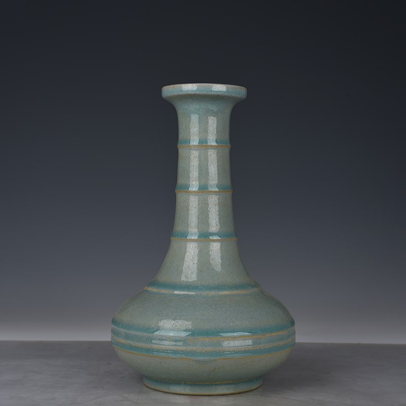 An Exquisite Chinese Ru kiln azure glaze plate mouth bottle: Size: Height 24 cm - Widthh 12 cm Materials: Porcelain Dynasty: Song dynasty Attribution: 10th-c Period Object: bottle