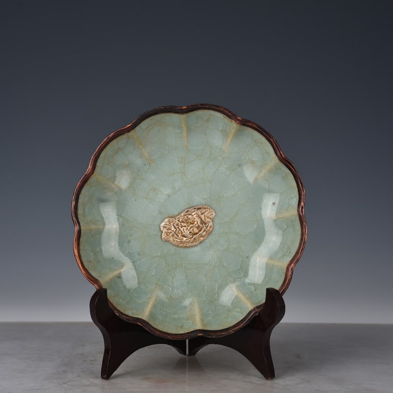 An Exquisite Chinese Ru kiln azure glaze mouth plate: Size: Height 4 cm - Widthh 18 cm Materials: Porcelain Dynasty: Song dynasty Attribution: 10th-c Period Object: plate