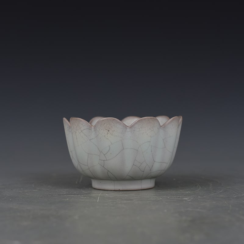 An Exquisite Chinese Ru Kiln white glaze C style lotus bowl: Size: Height 5.8 cm - Widthh 10 cm Materials: Porcelain Dynasty: Song dynasty Attribution: 10th-c Period Object: bowl