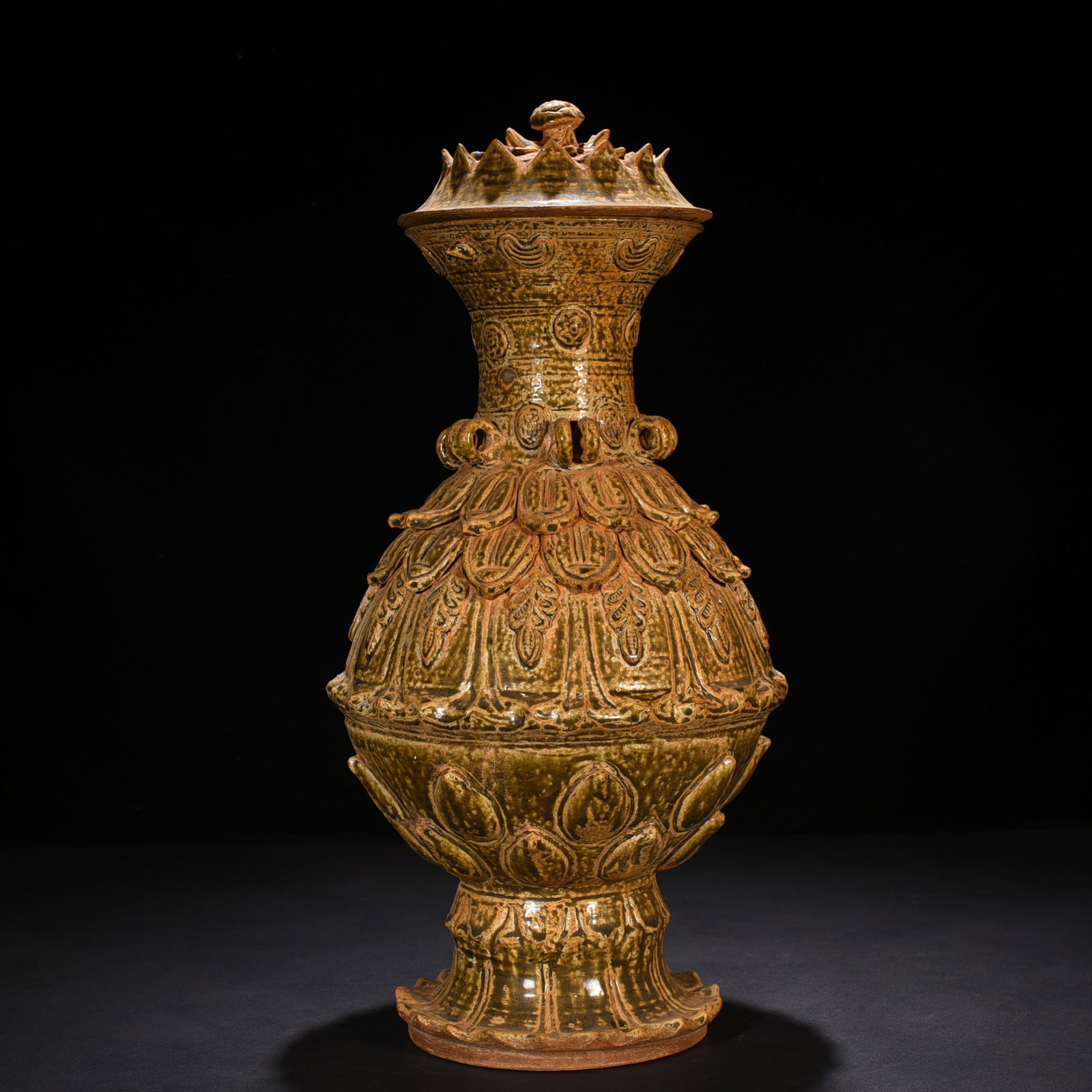 An Exquisite Chinese celadon lotus vase statue: Size: Height 55 cm - Widthh 23 cm Materials: Porcelain Dynasty: Song dynasty Attribution: 10th-c Period Object: vase statue