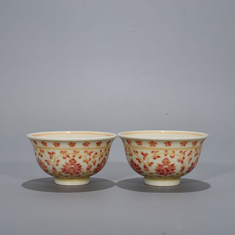 An Exquisite Chinese red color painted gold wrapped hand cup: Size: Height 5 cm - Widthh 9.5 cm Materials: Porcelain Dynasty: Ming dynasty Attribution: Yongle Mark Object: cup