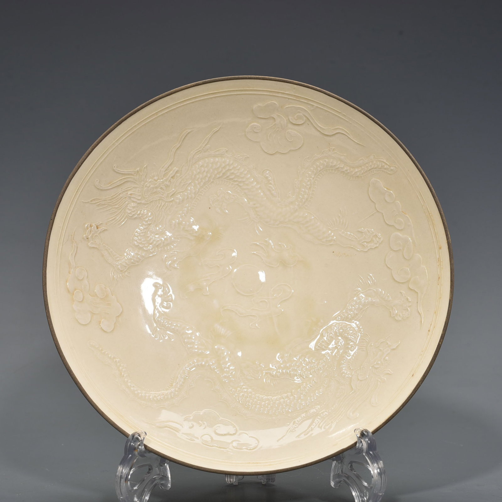 An Exquisite Chinese Ding Kiln East Palace plate: Size: Height 5 cm - Widthh 22 cm Materials: Porcelain Dynasty: Song Dynasty Attribution: 10th-C period Object: plate