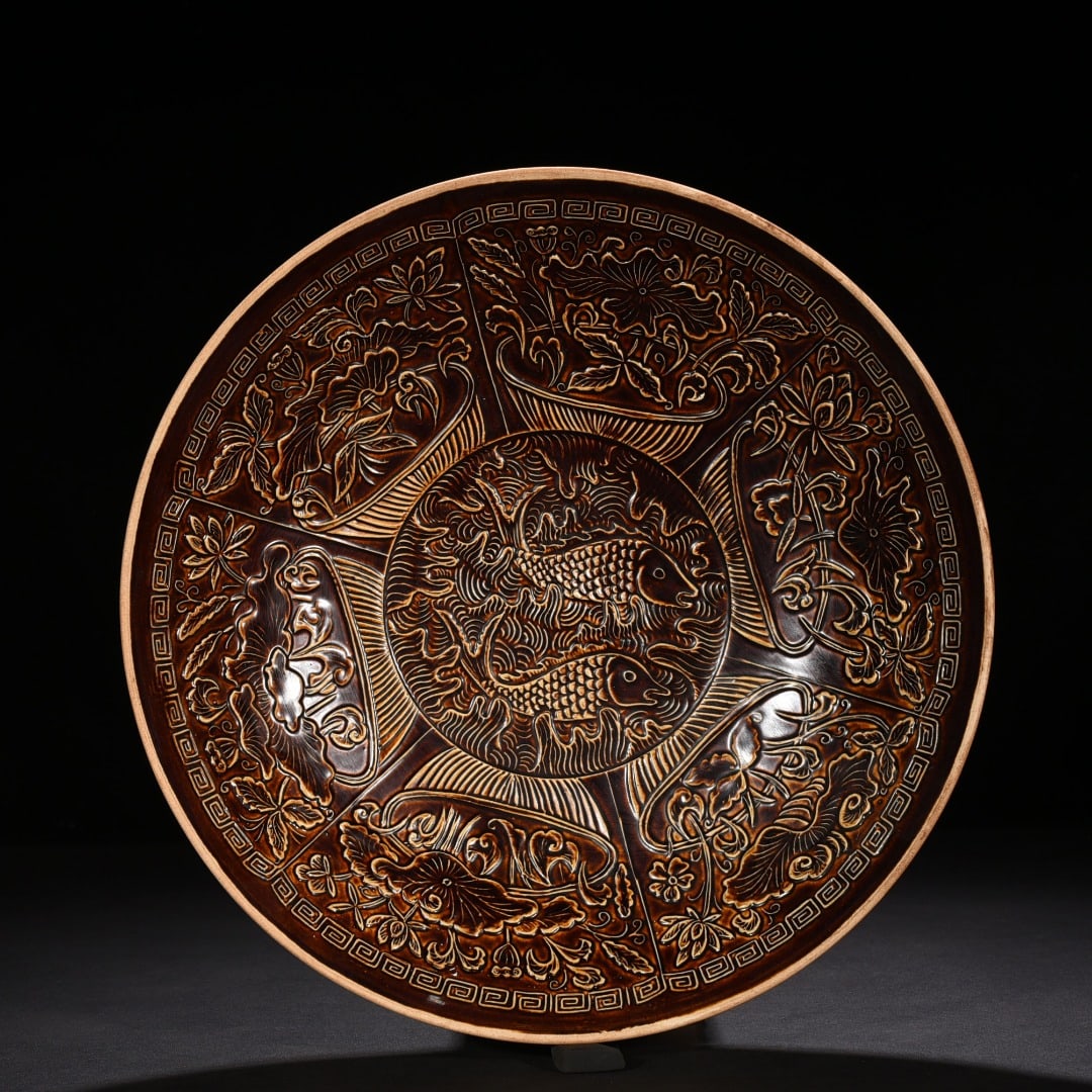 An Exquisite Chinese Ding kiln official style bowl: Size: Height 6.5 cm - Widthh 34 cm Materials: Porcelain Dynasty: Song Dynasty Attribution: 10th-C period Object: bowl