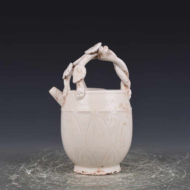 An Exquisite Chinese Ding kiln white carved teapot: Size: Height 17 cm - Widthh 12 cm Materials: Porcelain Dynasty: Song Dynasty Attribution: 10th-C period Object: teapot